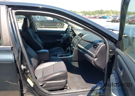 2015 Toyota Camry Se z USA, uszkodzony, nr VIN 4T1BF1FK9FU487458